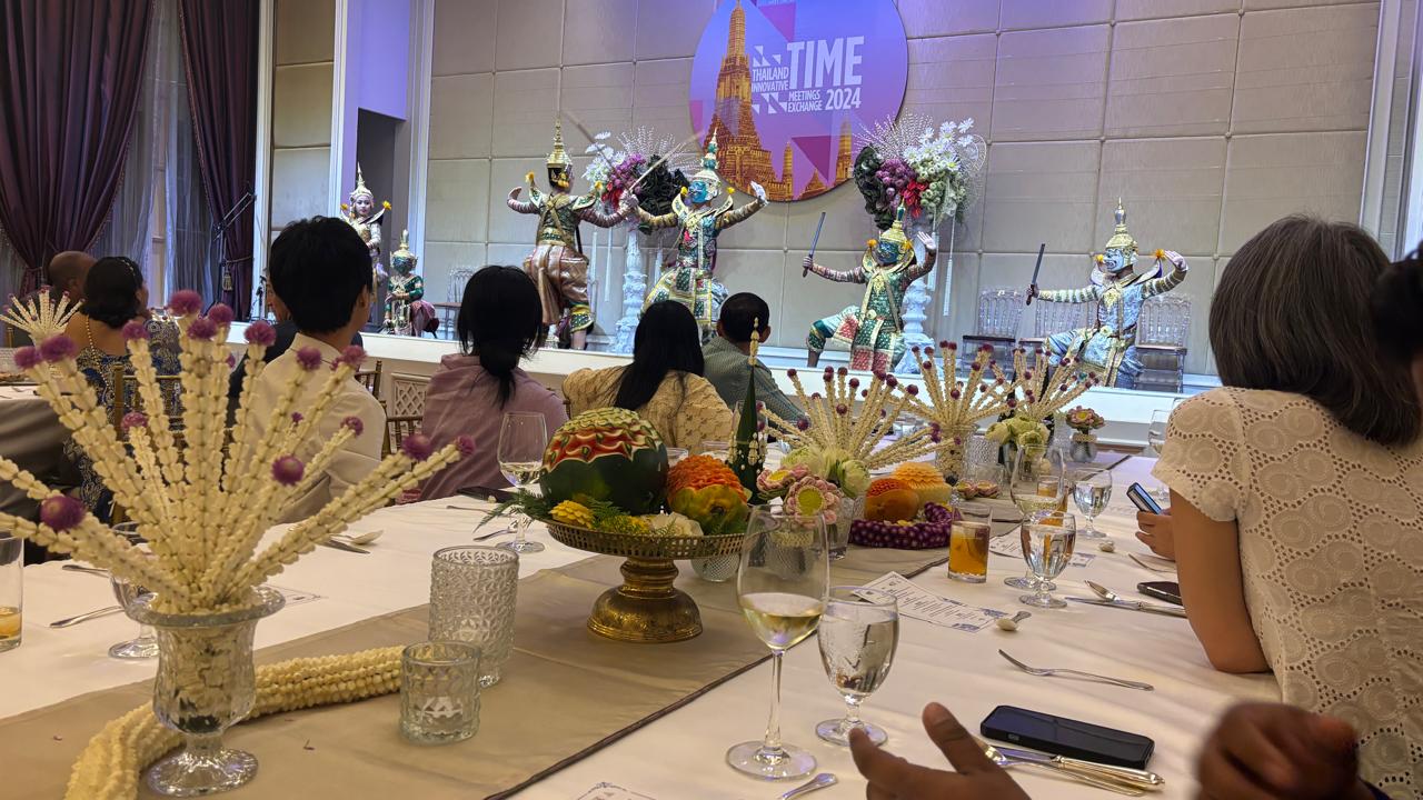Gala Dining & Traditional Performances